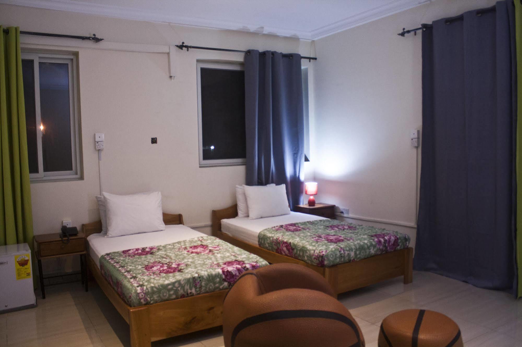 @Home Boutique B&B Hostel And Suite Akra Dış mekan fotoğraf