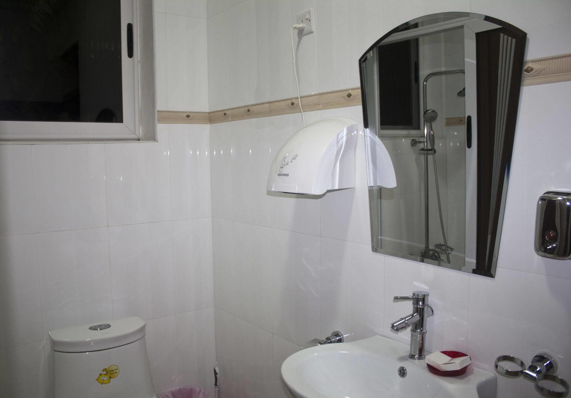 @Home Boutique B&B Hostel And Suite Akra Dış mekan fotoğraf