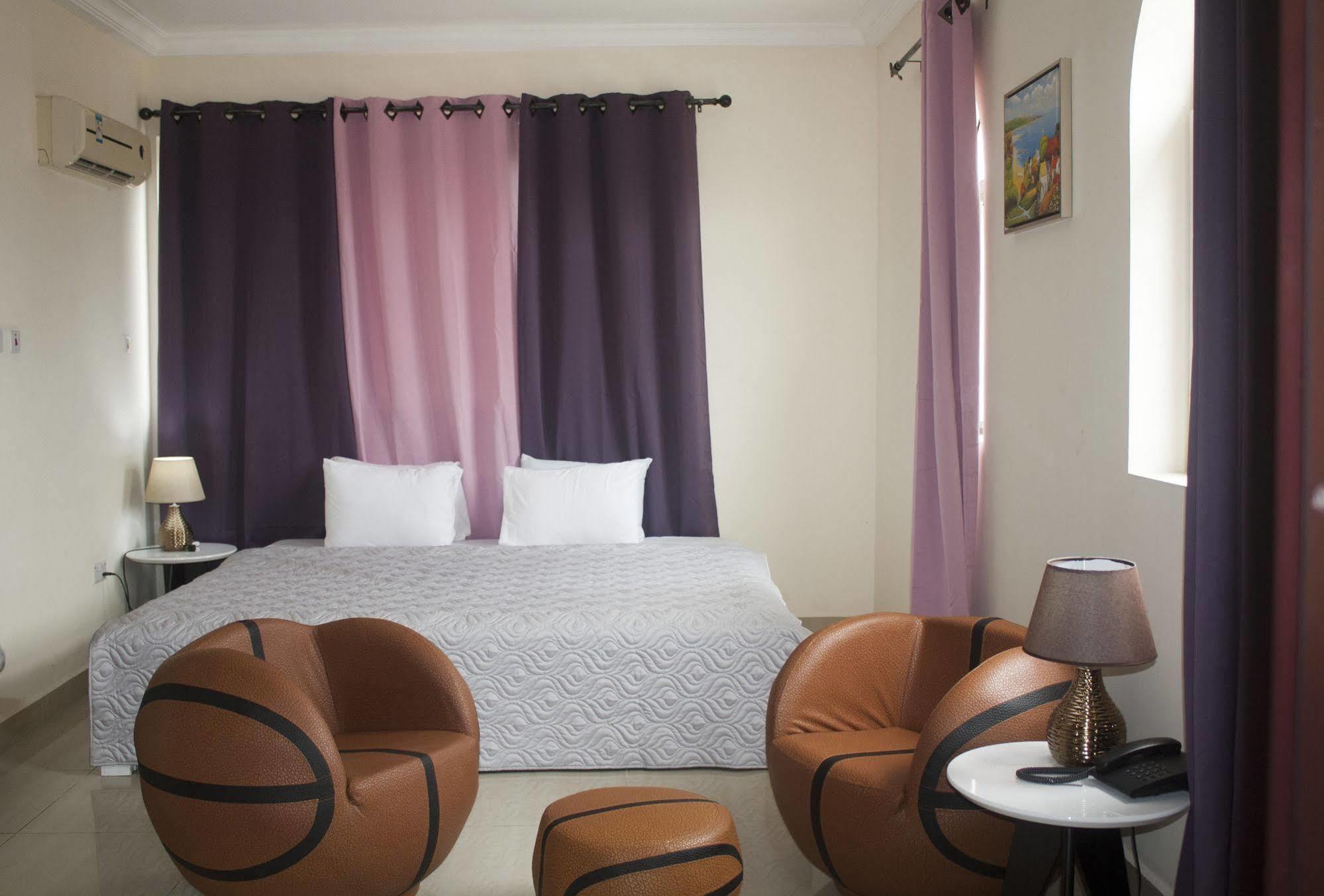 @Home Boutique B&B Hostel And Suite Akra Dış mekan fotoğraf