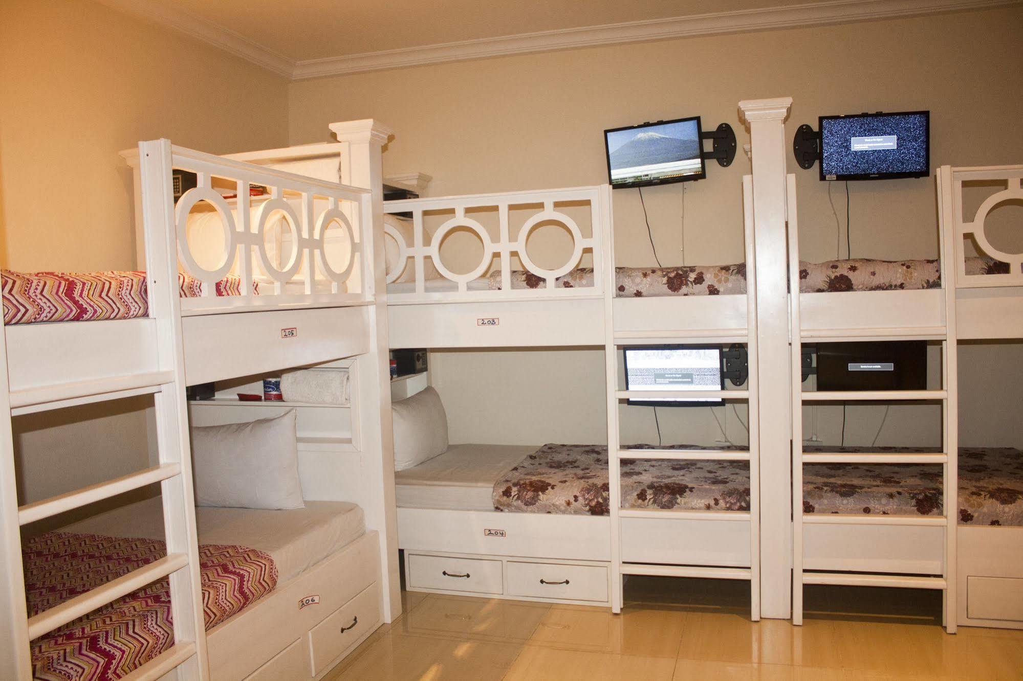 @Home Boutique B&B Hostel And Suite Akra Dış mekan fotoğraf