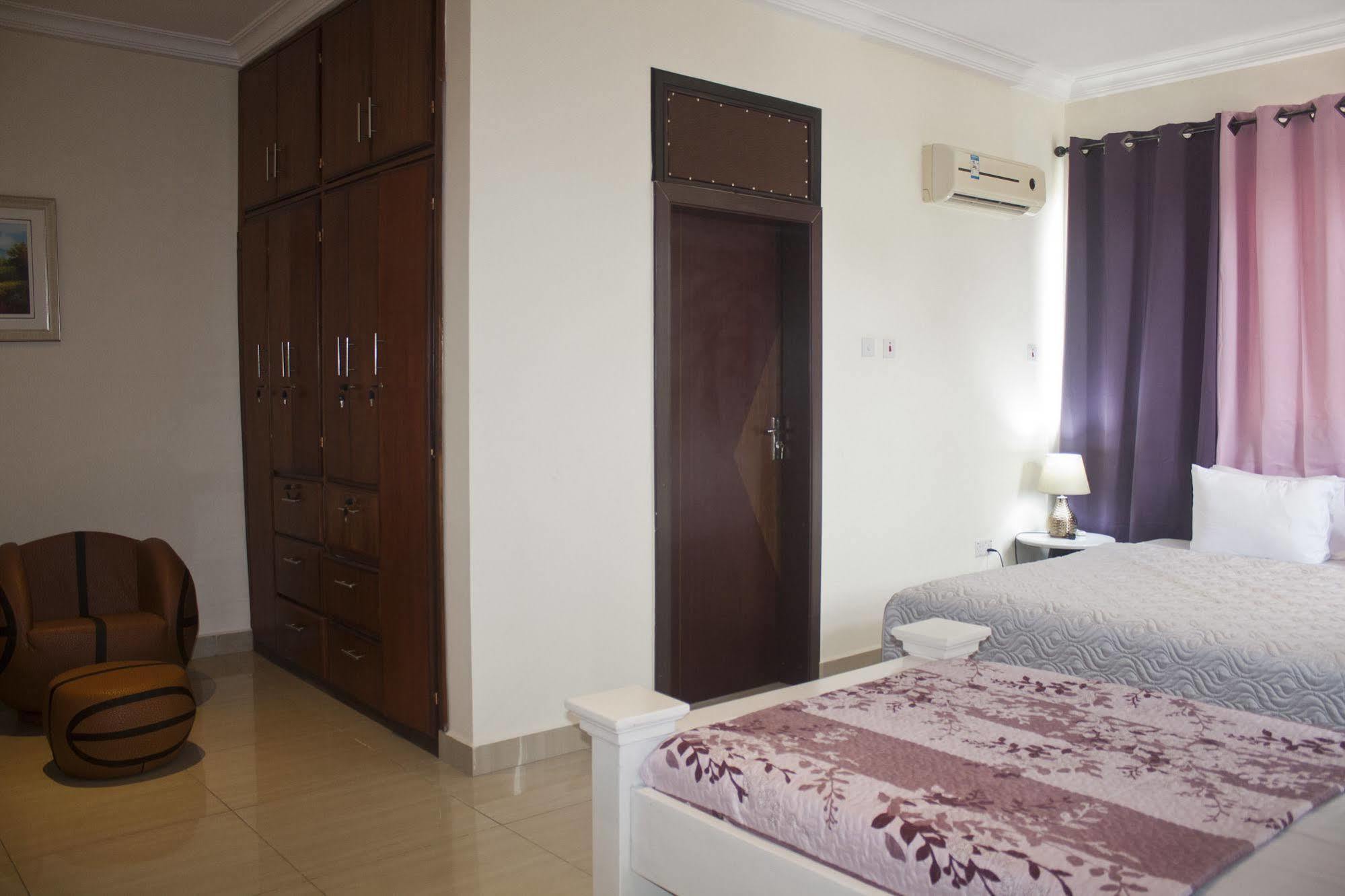 @Home Boutique B&B Hostel And Suite Akra Dış mekan fotoğraf